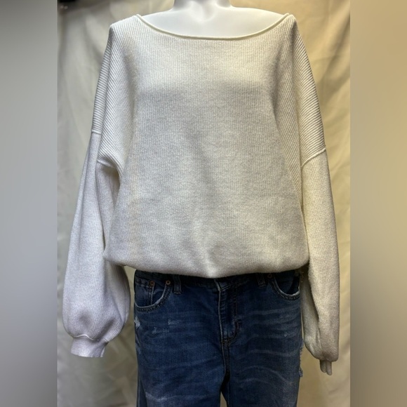 Free People Sweaters - Free People Shadow Crew
Blouson-Sleeve Sweater Size Small Color Cream